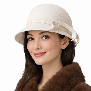 Fedoria Off White Furfelt Hat